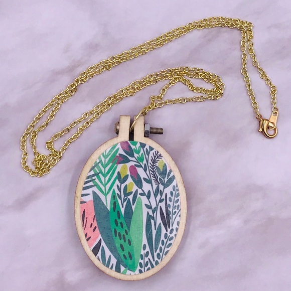 🏷SOLD🏷 HandSewn Leaf Embroidery Pendant Necklace - Picture 3 of 6